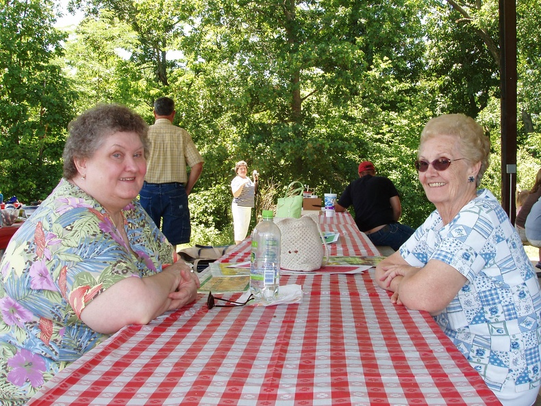 2007 Reunion - Ruth Ann _amp_ Betty.JPG